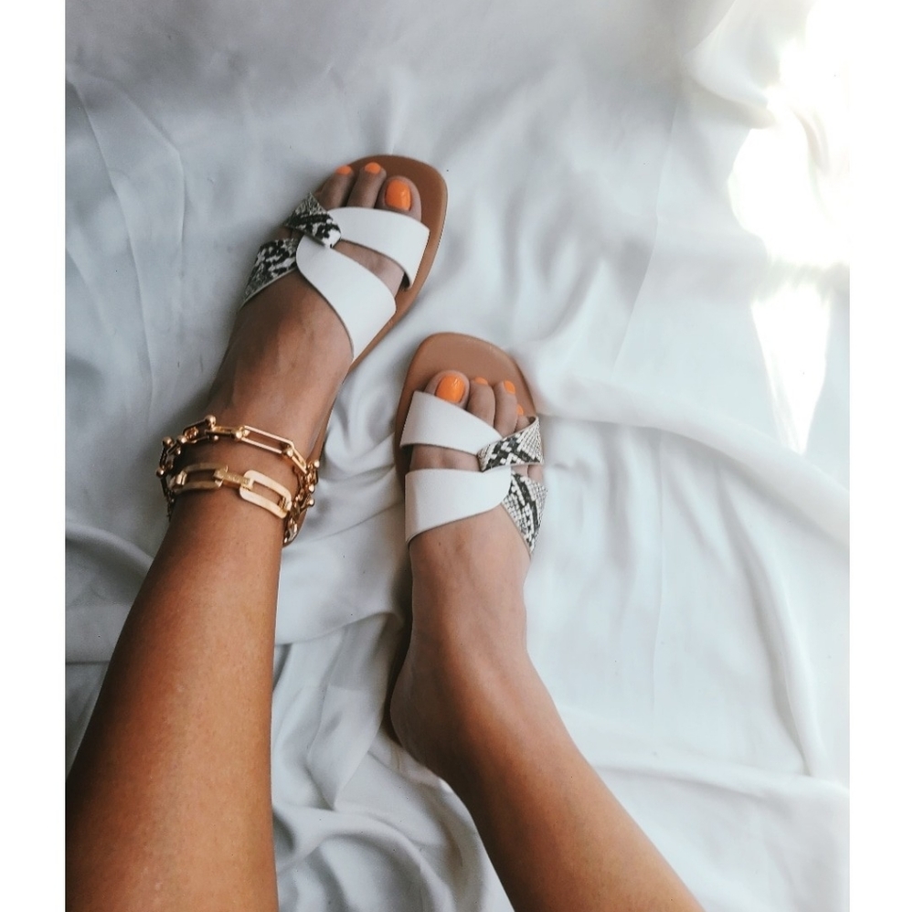๐จFEW PAIRS LEFT// Snake print Sandal - Picture 5 of 7